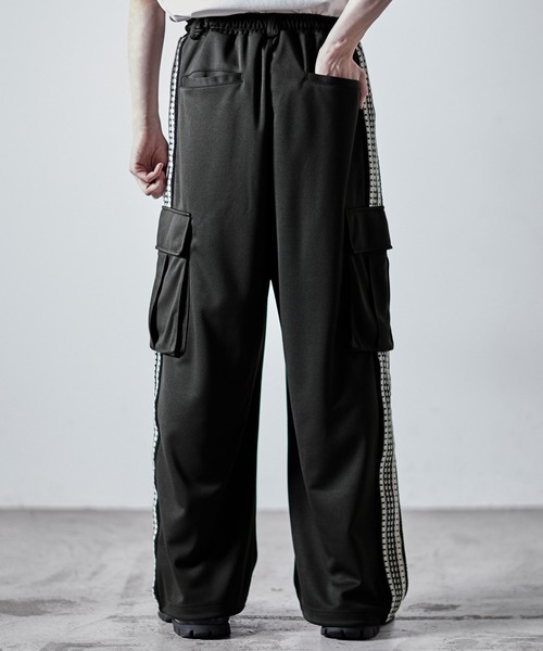 CLEL(クレイル)の「【CLEL】Hand Knitting Track Cargo Pants / ハンドニッティング トラックカーゴパンツ(カーゴパンツ・メンズ・チャコールグレー/ブラック/ライトグレー・L/M/S/XS)」の12枚目の写真