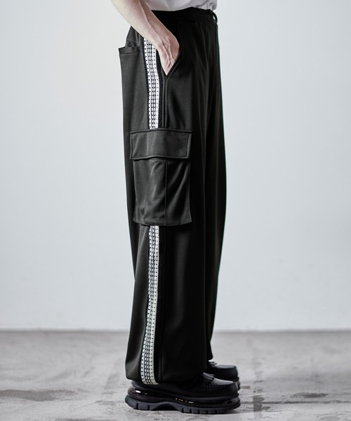CLEL(クレイル)の「【CLEL】Hand Knitting Track Cargo Pants / ハンドニッティング トラックカーゴパンツ(カーゴパンツ・メンズ・チャコールグレー/ブラック/ライトグレー・L/M/S/XS)」の13枚目の写真