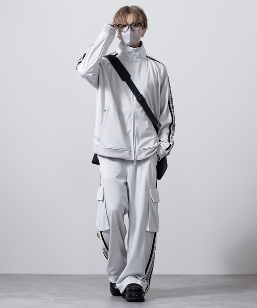 CLEL(クレイル)の「【CLEL】Hand Knitting Track Cargo Pants / ハンドニッティング トラックカーゴパンツ(カーゴパンツ・メンズ・チャコールグレー/ブラック/ライトグレー・L/M/S/XS)」の8枚目の写真