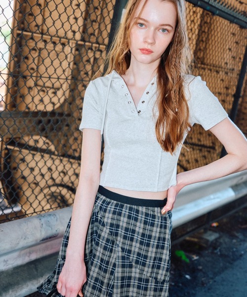 FOREVER 21(フォーエバー トゥエンティーワン)の「【2025SS】スナップボタンフーディー(Tシャツ/カットソー・レディース・ブラック/グレー/ホワイト・FREE)」の3枚目の写真