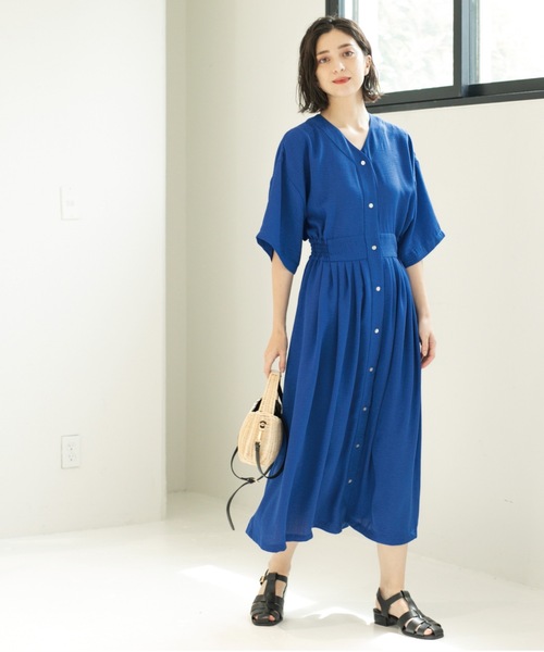 OPAQUE.CLIP(オペークドットクリップ)の「シャーリングフィット&フレアワンピース【洗濯機洗い可】(ワンピース・レディース・ブルー系その他/ワインレッド/ブラック/ダークオリーブ・38/40)」の4枚目の写真