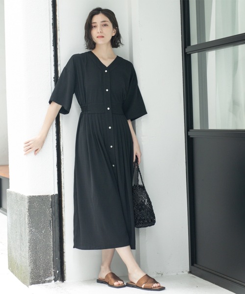 OPAQUE.CLIP(オペークドットクリップ)の「シャーリングフィット&フレアワンピース【洗濯機洗い可】(ワンピース・レディース・ブルー系その他/ワインレッド/ブラック/ダークオリーブ・38/40)」の2枚目の写真