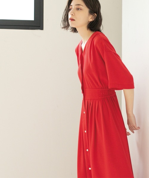 OPAQUE.CLIP(オペークドットクリップ)の「シャーリングフィット&フレアワンピース【洗濯機洗い可】(ワンピース・レディース・ブルー系その他/ワインレッド/ブラック/ダークオリーブ・38/40)」の1枚目の写真