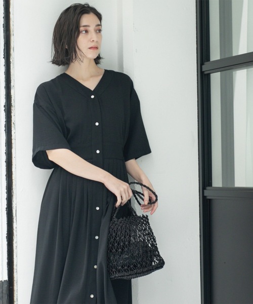 OPAQUE.CLIP(オペークドットクリップ)の「シャーリングフィット&フレアワンピース【洗濯機洗い可】(ワンピース・レディース・ブルー系その他/ワインレッド/ブラック/ダークオリーブ・38/40)」の7枚目の写真