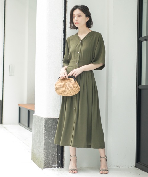 OPAQUE.CLIP(オペークドットクリップ)の「シャーリングフィット&フレアワンピース【洗濯機洗い可】(ワンピース・レディース・ブルー系その他/ワインレッド/ブラック/ダークオリーブ・38/40)」の12枚目の写真