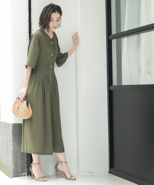 OPAQUE.CLIP(オペークドットクリップ)の「シャーリングフィット&フレアワンピース【洗濯機洗い可】(ワンピース・レディース・ブルー系その他/ワインレッド/ブラック/ダークオリーブ・38/40)」の13枚目の写真