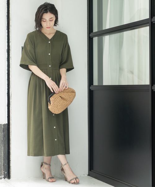 OPAQUE.CLIP(オペークドットクリップ)の「シャーリングフィット&フレアワンピース【洗濯機洗い可】(ワンピース・レディース・ブルー系その他/ワインレッド/ブラック/ダークオリーブ・38/40)」の15枚目の写真