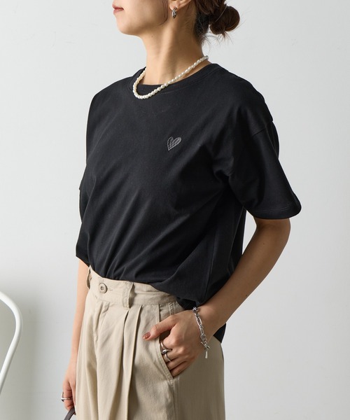 COLONY 2139（コロニートゥーワンスリーナイン）の「ハート刺繍Tシャツ（Tシャツ/カットソー・レディース・ホワイト/ピンク/ブラック/グレー・FREE）」の19枚目の写真