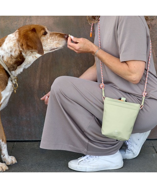 PALOPA（パロパ）の「PALOPA Japan/パロパ Karl （犬のお散歩ショルダーバッグ） / Dog Snack Bag Karl（ショルダーバッグ・レディース・ライトカーキ/ブラック/ライトパープル/ダークオリーブ/グレー/ワインレッド/クリーム・ONESIZE）」の8枚目の写真