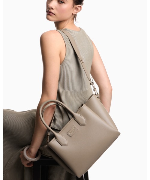 EMPORIO ARMANI(エンポリオアルマーニ)の「【エンポリオ アルマーニ】ショッパー パルメラート仕上げ ミディアム(トートバッグ・レディース・ブラック/レッド/モカ・FREE)」の1枚目の写真