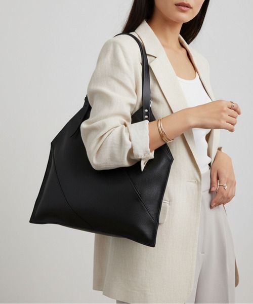 styiro（スタイロ）の「【本革】ベルトショルダーサンカクトート 日本製【ankh+】（トートバッグ・レディース・ブラック/グレイッシュベージュ/ライトグレー・FREE）」の2枚目の写真