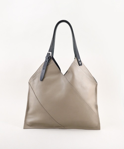 styiro（スタイロ）の「【本革】ベルトショルダーサンカクトート 日本製【ankh+】（トートバッグ・レディース・ブラック/グレイッシュベージュ/ライトグレー・FREE）」の8枚目の写真