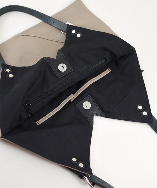 styiro（スタイロ）の「【本革】ベルトショルダーサンカクトート 日本製【ankh+】（トートバッグ・レディース・ブラック/グレイッシュベージュ/ライトグレー・FREE）」の9枚目の写真