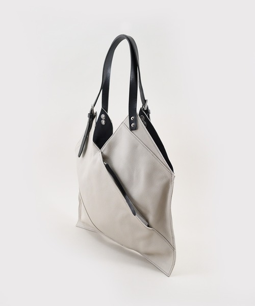 styiro（スタイロ）の「【本革】ベルトショルダーサンカクトート 日本製【ankh+】（トートバッグ・レディース・ブラック/グレイッシュベージュ/ライトグレー・FREE）」の12枚目の写真