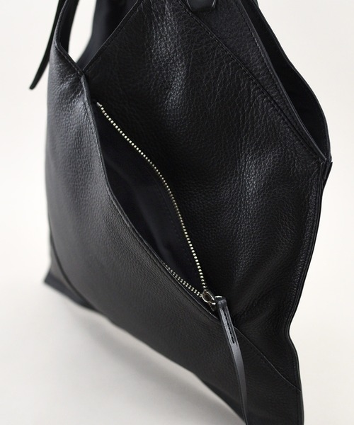 styiro（スタイロ）の「【本革】ベルトショルダーサンカクトート 日本製【ankh+】（トートバッグ・レディース・ブラック/グレイッシュベージュ/ライトグレー・FREE）」の21枚目の写真