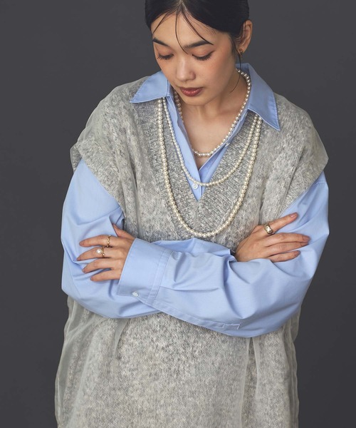 Gready Brilliant(グレディブリリアン)の「リバーシブルオーガンニットベスト(ニット/セーター・レディース・グレー/ベージュ・FREE)」の1枚目の写真