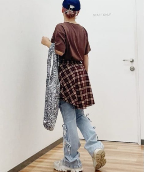 Mac-House(マックハウス)の「Idnes スパンコールバッグ(ハンドバッグ・レディース・シルバー/ブラック・FREE)」の6枚目の写真