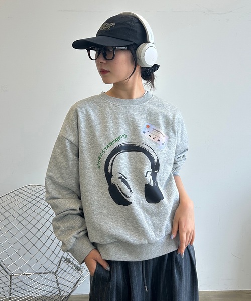 UNDERSTATEMENTs（アンダーステイトメント）の「【ユニセックス】アソートデザインプリントスウェット/全17色（スウェット・メンズ・レッド系その他/ネイビー/グリーン系その他/グレー系その他3/グレー系その他2/レッド/グリーン/ホワイト系その他/ブルー系その他/ブルー/杢グレー/チャコールグレー/ブラック系その他/オフホワイト/ブルー系その他2/グレー系その他/ブラック・LARGE/MEDIUM）」の8枚目の写真