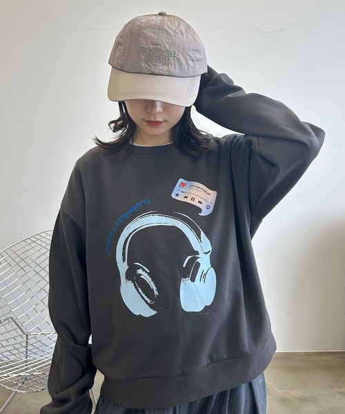 UNDERSTATEMENTs（アンダーステイトメント）の「【ユニセックス】アソートデザインプリントスウェット/全17色（スウェット・メンズ・レッド系その他/ネイビー/グリーン系その他/グレー系その他3/グレー系その他2/レッド/グリーン/ホワイト系その他/ブルー系その他/ブルー/杢グレー/チャコールグレー/ブラック系その他/オフホワイト/ブルー系その他2/グレー系その他/ブラック・LARGE/MEDIUM）」の6枚目の写真