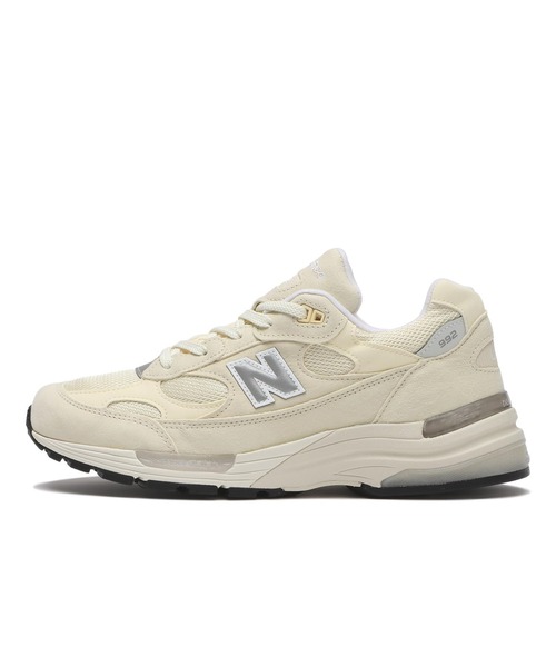 New Balance M992 ベージュ スニーカー 大人のニューバランス】上品にみえる大人の春コーデは、ベージュ