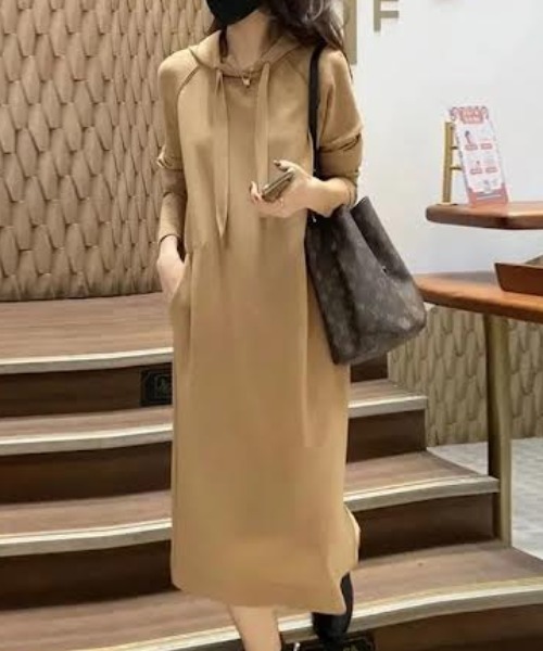 cammie(キャミー)の「サイドポケットフーディーワンピース(ワンピース・レディース・ベージュ/ブラック・L/M)」の2枚目の写真