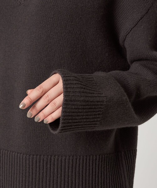 SERENITY Vネック プルオーバー ニット（ニット/セーター