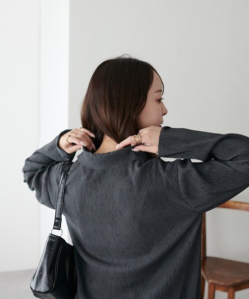 DISCOAT（ディスコート）の「衿付きプリーツ前開きプルオーバー（Tシャツ/カットソー・レディース・チャコールグレー/ブラウン/ベージュ・FREE）」の8枚目の写真