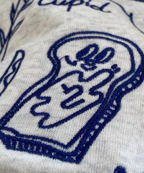 LAC-VERT（ラック・ヴェール）の「【選べる素材】落書き刺繍スウェット（スウェット・レディース・グレー系その他/グレー/ホワイト系その他/アイボリー/ピンク/ピンク系その他・MEDIUM/LARGE）」の11枚目の写真