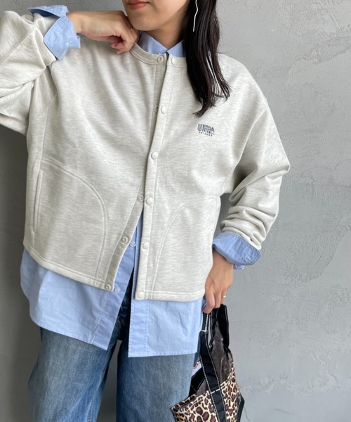 UNIVERSAL OVERALL（ユニバーサルオーバーオール）の「[UNIVERSAL OVERALL/ユニバーサルオーバーオール] 別注 ワンポイントロゴ刺繍 スウェットカーディガン（スウェット・レディース・ブラック/オートミール/ブラウン/グリーン・F）」の3枚目の写真