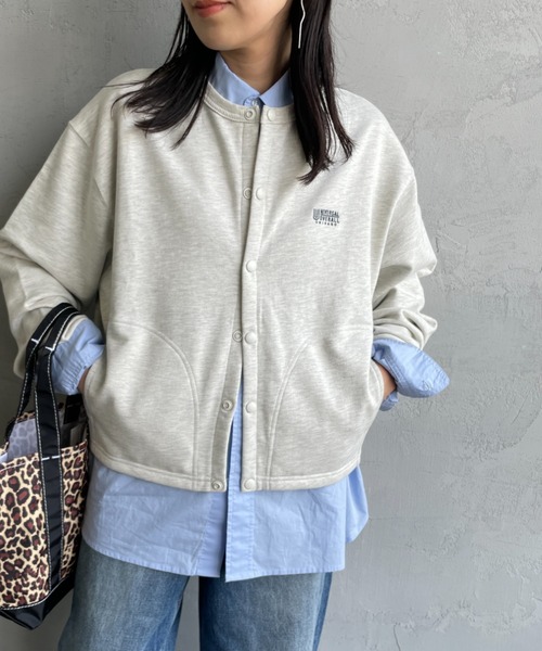 UNIVERSAL OVERALL（ユニバーサルオーバーオール）の「[UNIVERSAL OVERALL/ユニバーサルオーバーオール] 別注 ワンポイントロゴ刺繍 スウェットカーディガン（スウェット・レディース・ブラック/オートミール/ブラウン/グリーン・F）」の17枚目の写真
