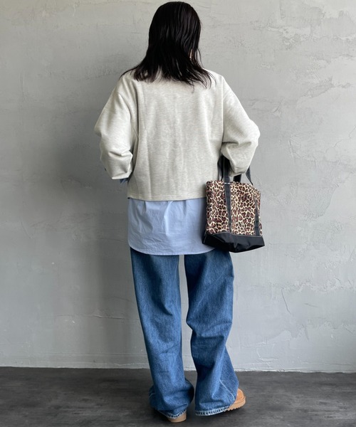 UNIVERSAL OVERALL（ユニバーサルオーバーオール）の「[UNIVERSAL OVERALL/ユニバーサルオーバーオール] 別注 ワンポイントロゴ刺繍 スウェットカーディガン（スウェット・レディース・ブラック/オートミール/ブラウン/グリーン・F）」の22枚目の写真