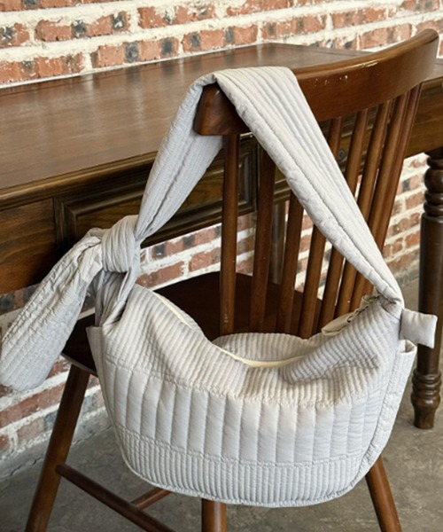 SANSeLF（サンセルフ）の「【SANSeLF】 キルティングショルダーバッグ 大容量 A4対応 調整ストラップ付き saa25a086（ショルダーバッグ・レディース・グレー・FREE）」の2枚目の写真