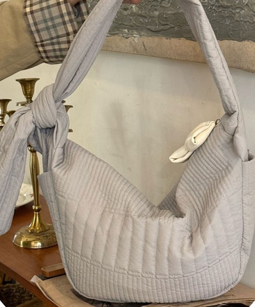 SANSeLF（サンセルフ）の「【SANSeLF】 キルティングショルダーバッグ 大容量 A4対応 調整ストラップ付き saa25a086（ショルダーバッグ・レディース・グレー・FREE）」の3枚目の写真