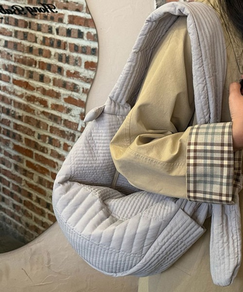 SANSeLF（サンセルフ）の「【SANSeLF】 キルティングショルダーバッグ 大容量 A4対応 調整ストラップ付き saa25a086（ショルダーバッグ・レディース・グレー・FREE）」の4枚目の写真