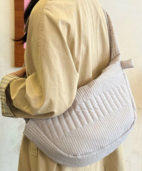 SANSeLF（サンセルフ）の「【SANSeLF】 キルティングショルダーバッグ 大容量 A4対応 調整ストラップ付き saa25a086（ショルダーバッグ・レディース・グレー・FREE）」の5枚目の写真