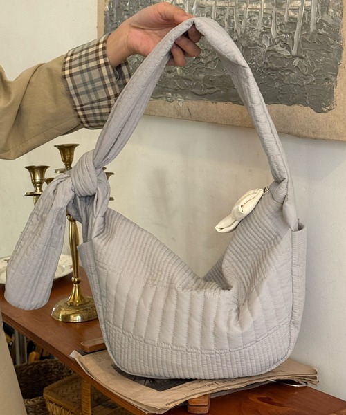 SANSeLF（サンセルフ）の「【SANSeLF】 キルティングショルダーバッグ 大容量 A4対応 調整ストラップ付き saa25a086（ショルダーバッグ・レディース・グレー・FREE）」の6枚目の写真