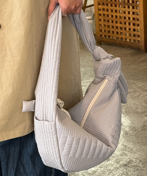 SANSeLF（サンセルフ）の「【SANSeLF】 キルティングショルダーバッグ 大容量 A4対応 調整ストラップ付き saa25a086（ショルダーバッグ・レディース・グレー・FREE）」の7枚目の写真