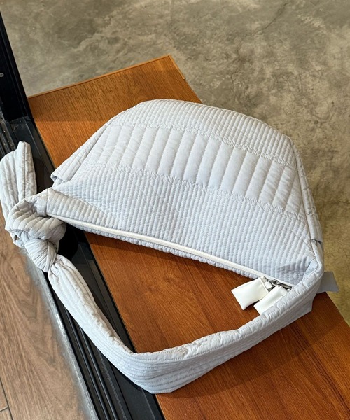 SANSeLF（サンセルフ）の「【SANSeLF】 キルティングショルダーバッグ 大容量 A4対応 調整ストラップ付き saa25a086（ショルダーバッグ・レディース・グレー・FREE）」の9枚目の写真