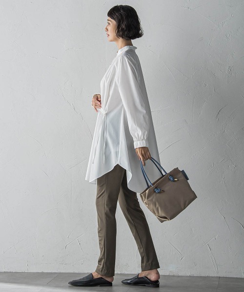 la.f…（ラエフ）の「【WEB限定】“体型カバーも叶う”3WAYチュニックブラウス≪洗濯機で洗える≫（シャツ/ブラウス・レディース・オフホワイト/キャメル/ダークネイビー・9号）」の6枚目の写真