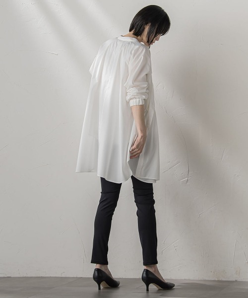 la.f…（ラエフ）の「【WEB限定】“体型カバーも叶う”3WAYチュニックブラウス≪洗濯機で洗える≫（シャツ/ブラウス・レディース・オフホワイト/キャメル/ダークネイビー・9号）」の10枚目の写真