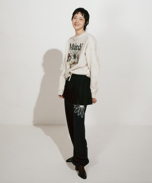Mardi Mercredi（マルディメクルディ）の「SWEATSHIRT FLOWERMARDI JARDIN / スウェットシャツ フラワーマルディ ジャルダン（スウェット・レディース・グレー/ブラック×ピンク/オートミール/ネイビー・FREE）」の10枚目の写真