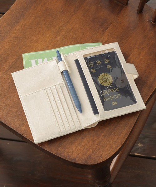 ALTROSE（アルトローズ）の「マルチケース パスポート カード 通帳 キルト 旅行 ルルナ（パスポートケース・レディース・アイボリー/ブラック/グレイッシュベージュ・FREE）」の5枚目の写真