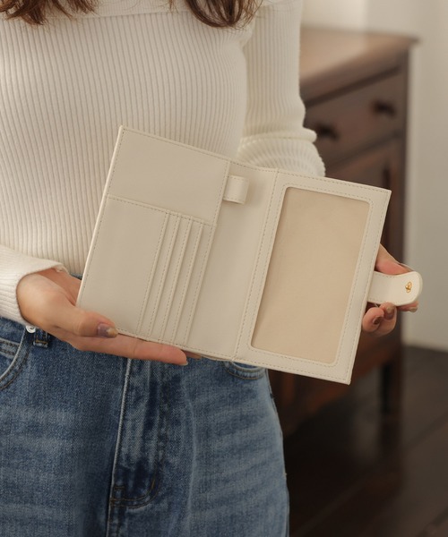 ALTROSE（アルトローズ）の「マルチケース パスポート カード 通帳 キルト 旅行 ルルナ（パスポートケース・レディース・アイボリー/ブラック/グレイッシュベージュ・FREE）」の8枚目の写真