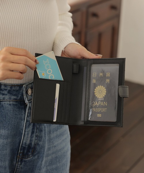 ALTROSE（アルトローズ）の「マルチケース パスポート カード 通帳 キルト 旅行 ルルナ（パスポートケース・レディース・アイボリー/ブラック/グレイッシュベージュ・FREE）」の22枚目の写真