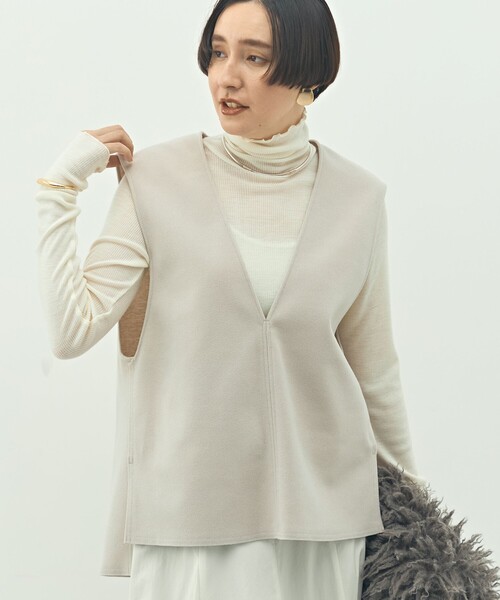 NOLLEY’S（ノーリーズ）の「ウォッシャブルストレッチジャージベスト（ベスト・レディース・ベージュ/ブラック・FREE）」の2枚目の写真