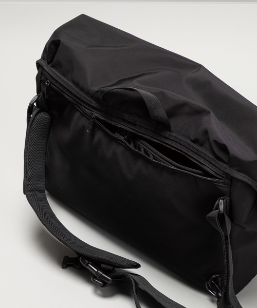 kuros'オリジナル】軽量コーデュラナイロンメッセンジャーバッグ 日本