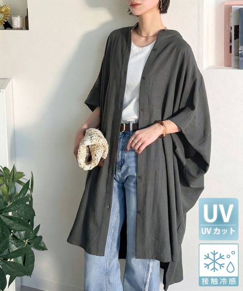 classicalelf(クラシカルエルフ)の「【UVカット・防シワ・吸水速乾・接触冷感機能付き】一枚で視線をさらう。バンドカラービッグチュニックシャツ(半袖)(シャツ/ブラウス・レディース・オフホワイト/ライトグレー/グレイッシュベージュ/ブラック・X-LARGE/SMALL/MEDIUM/LARGE)」の3枚目の写真