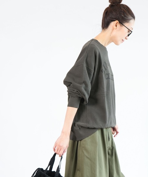 SOLAMONAT(ソラモナ)の「ピグメントプリントスウェット SIMMANARD(Tシャツ/カットソー・レディース・グレイッシュベージュ/チャコールグレー/グレー・FREE)」の4枚目の写真