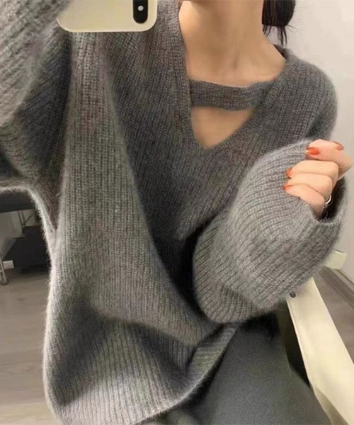 SallyLunn(サリーラン)の「Vネックデザインニット(ニット/セーター・レディース・アイボリー/グレー・MEDIUM/LARGE)」の2枚目の写真