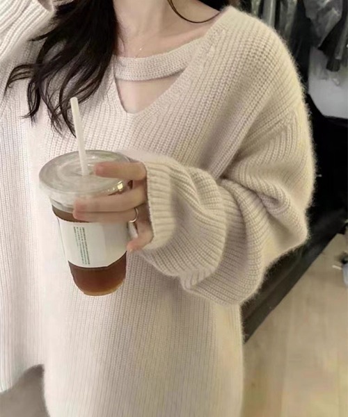 SallyLunn(サリーラン)の「Vネックデザインニット(ニット/セーター・レディース・アイボリー/グレー・MEDIUM/LARGE)」の1枚目の写真